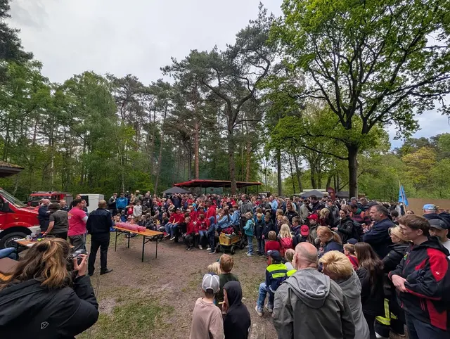 Die Siegerehrung lockte zahlreiche interessierte Zuschauer an | Foto: Pressestelle Feuerwehr Samtgemeinde Hanstedt
