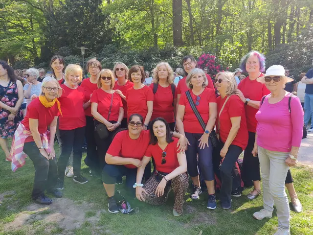 Gemeinsam mit 600 Tänzerinen und Tänzern beim Linedance-Flashmob im Stadtpark: die Linedance-Queens des TuS Fleestedt | Foto: Susanne Lang