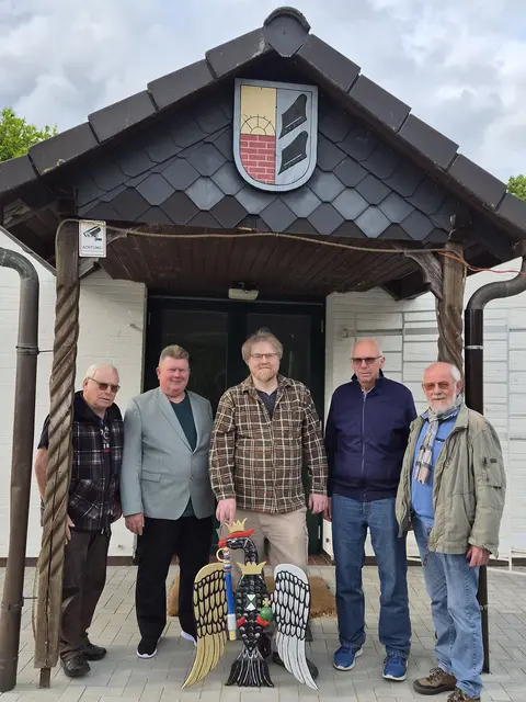 Schützenkönig Robert Peters „der Einsatzbereite“ (Mi.) mit seinen Adjutanten Hans-Jürgen Schulz (v. li.), Olaf Müller, Helmut Lindackers und Uwe Sievers | Foto: SV Meckelfeld