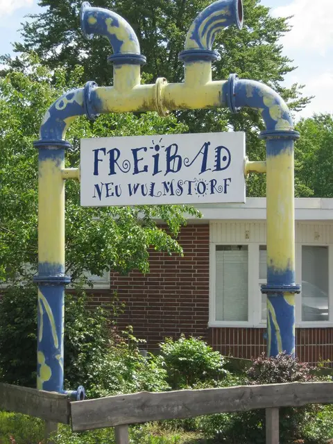 Eingangsbereich des Freibades Neu Wulmstorf | Foto: Gemeinde Neu Wulmstorf