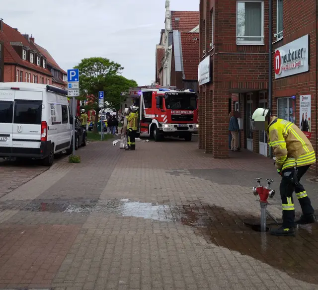 Die Feuerwehr beim Abbauen. | Foto: Leon Strumberger