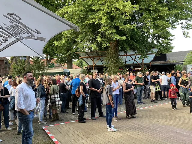 Geselliges Ambiente auf dem Flohmarkt in Ashausen | Foto: IG Flohmarkt Ashausen