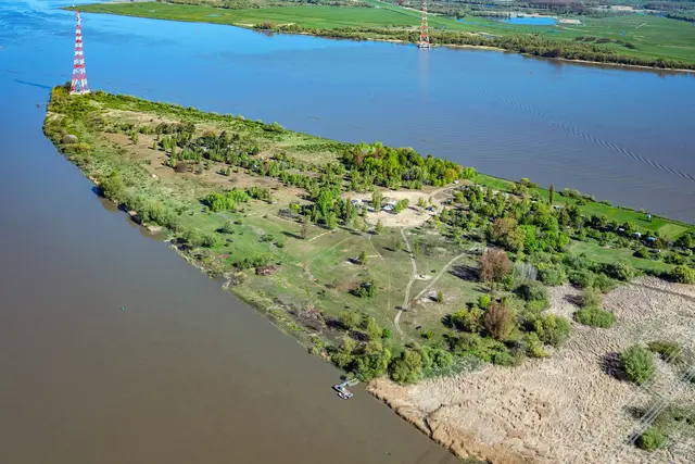 Der Campingplatz befindet sich im nördlichen Bereich der Insel, der frei betreten werden darf | Foto: Martin Elsen/nord-luftbilder.de