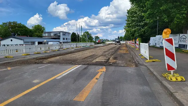 Die alte Asphaltdecke ist vollständig weggefräst | Foto: sh