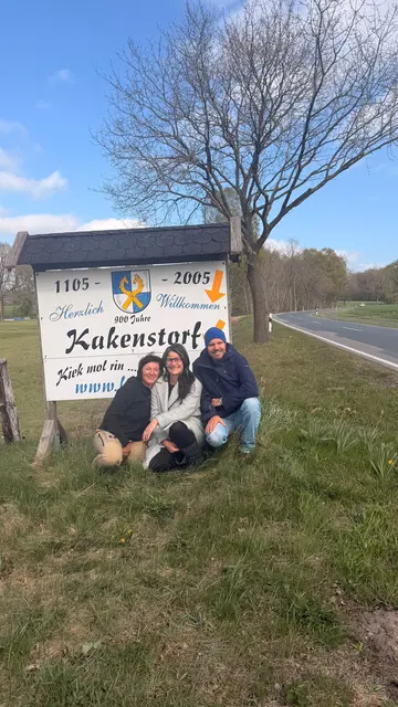 Die Macher des Kakenstorfer Flohmarktes: Mandy Simon (v. li.), Jana Töffels und Peter Deutsch | Foto: Lillie Lotta Ruske