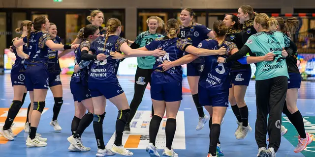 Jubel bei den Handball-Bundesliga-Damen des BSV | Foto:  Jürgen Wittholt