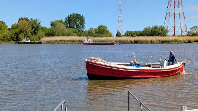Die Fähre hat abgelegt. Bis zum Anleger Lühesand dauert die Überfahrt nur ein paar Minuten | Foto: jd