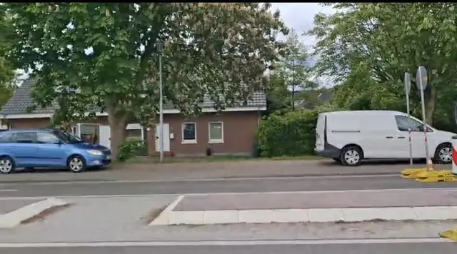 Der Geh- und Radweg an der gesperrten B75 ist für Radfahrer und Fußgänger oftmals nicht mehr passierbar | Foto: Beate Hasler
