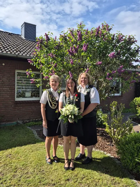 Beste Dame Nicole Peters (Mitte) mit ihren Adjutantinnen | Foto: Schützenverein