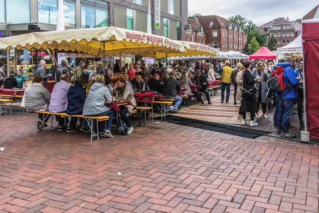 So wie hier beim Winzerfest verwandelt sich der Peets Hoff wieder in eine Festkulisse | Foto: Stadt Buchholz