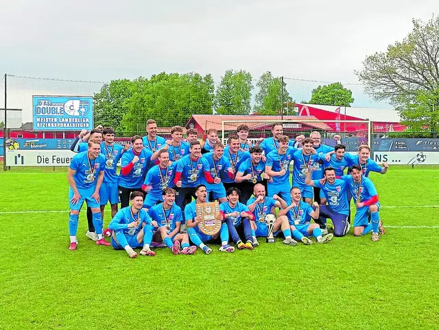 Jubelstimmung bei dem erfolgreichen Team  | Foto: ig