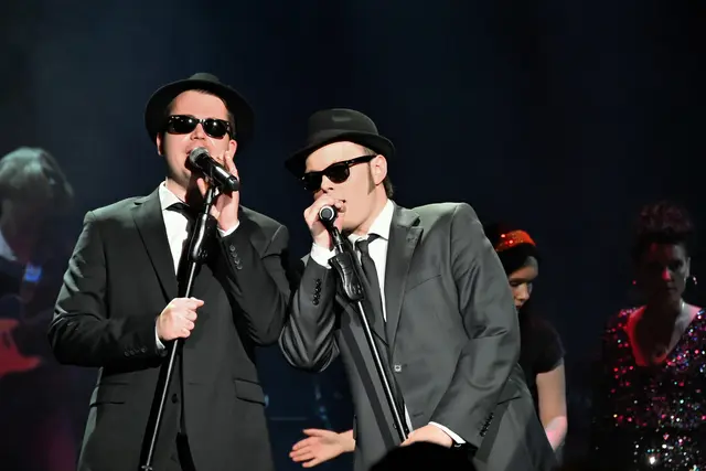 Die Blues Brothers Elmore und Jake versuchten, das Geld für das Kinderheim aufzubringen: "Wir bringen die Band wieder zusammen!" | Foto: TMC