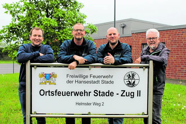 Von der Freiwilligen Feuerwehr Zug II (v. li.): Andre Holst, Stephan Woitera, Stefan Tietje und Klaus Mehrtens | Foto: sb