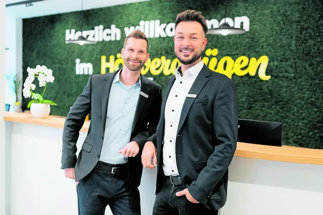 Experten für gutes Hören: Gründer und Geschäftsführer  Sebastian Aschern (li.) und Marvin Schlichting sind am 30. Mai wieder in Buchholz vertreten  | Foto: HörVergnügen