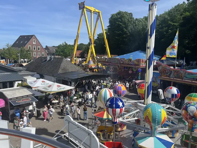 Auf dem Riesenrad behält man den Überblick für das nächste Ziel auf dem Pfingstmarkt. | Foto: Sandra Polenz
