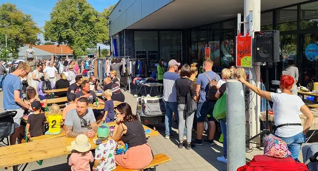 Die Standeinnahmen des Familien-Flohmarktes gehen an den Verein Domino Jugendprojekte | Foto: Domino Jugendprojekte e.V.