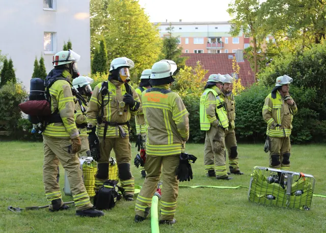 Die Feuerwehr war mit etwa 30 Einsatzkräften vor Ort | Foto: Stefan Braun / Feuerwehr