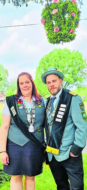 Das scheidende Königspaar Patrick Müller und Nina Pape sind Geschwister und waren bereits im Jahr 2012 zusammen Jugendmajestäten | Foto: Schützenverein