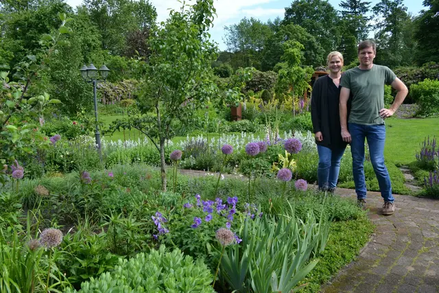 Der bezaubernde Garten von Daniela und Michael Kuhlmann schaffte es 2024 ins Magazin "Mein schöner Garten"  | Foto: bim