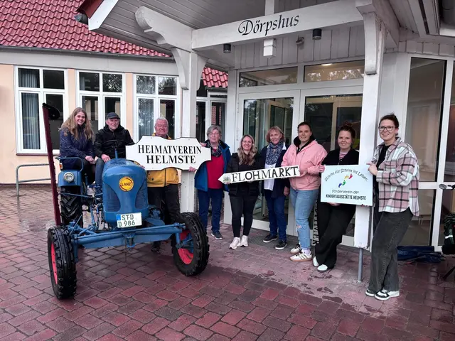 Das Organisatorenteam des Flohmarkts mit Oldtimer-Treff | Foto: Kita Helmste