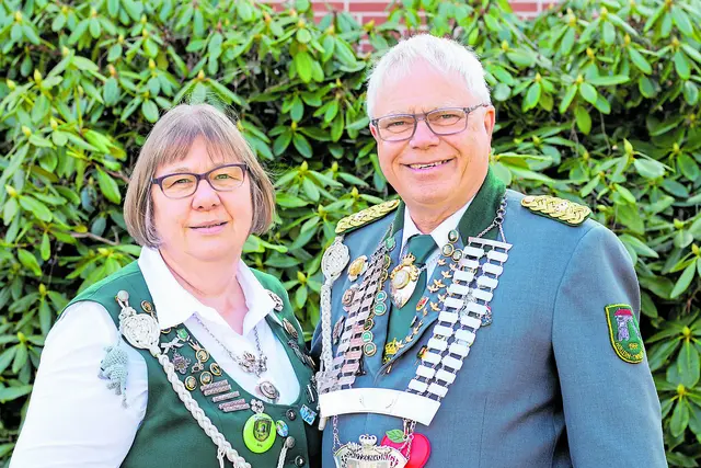 Schützenkönig Ernst-August Eckhoff mit seiner Frau Rita | Foto: Schützenverein