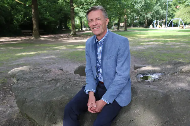 Buchholz' Bürgermeister Jan-Hendrik Röhse unterstützt die Fecht-Junioren DM  | Foto: Stadt Buchholz