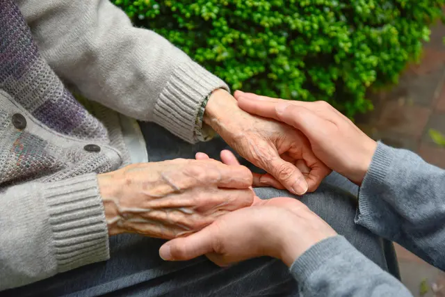 Ein neues Angebot der Alzheimergesellschaft in Stade für Betroffene und Angehörige startet im Juni | Foto: Imagepocket/Adobe Stock