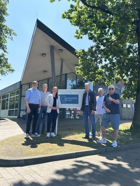 Vor der Kehdinger Welle (v. li.): Jan Büther, Christian von Thun, Corinna Lange, Mike Eckhoff, Jens Beneke und Dirk Ludewig | Foto: SPD
