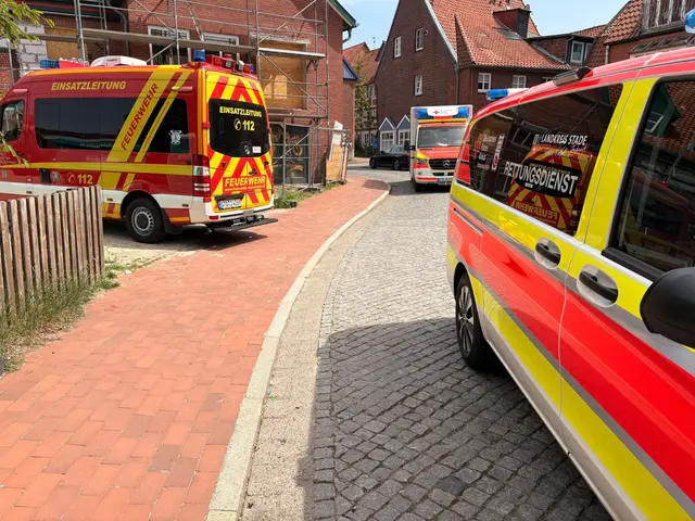 Feuerwehr und Rettungsdienst sind in Stade gemeinsam im Einsatz — und werden von sehr jungen Ersthelfern vorbildlich unterstützt  | Foto: Feuerwehr 