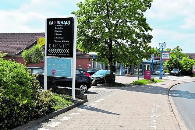 An der Bremer Straße befindet sich die große Pylone, die auf den neuen Standort in der zweiten Reihe hinweist | Foto: Axel-Holger Haase