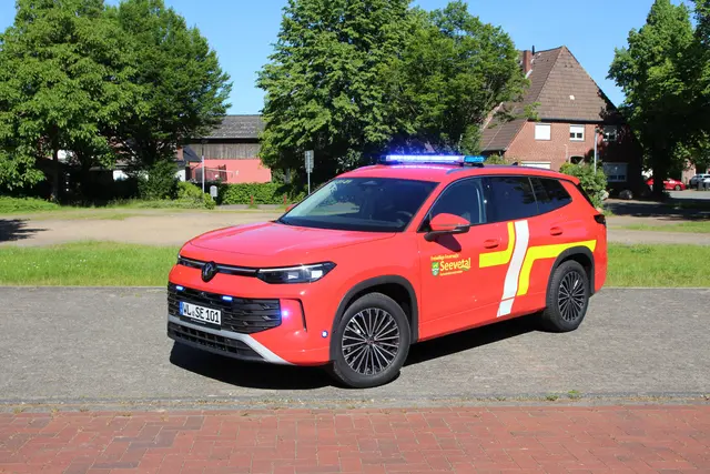 Der neue Kommandowagen der FF Seevetal ersetzt ein 13 Jahre altes Vorgängerfahrzeug, das weiterhin im Einsatz bleiben wird. | Foto: Pressestelle Feuerwehr Seevetal