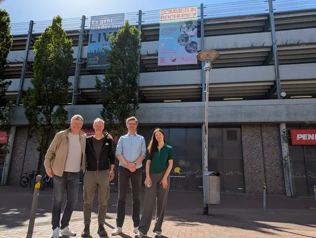 Feuer und Flamme für Kultur in Buchholz e.V.: Andreas Allzeit (v. li.), Andreas Ziesemer sowie das Innenstadtmanagement Buchholz Daniel Boedecker und Daria Sankina | Foto: Stadt Buchholz