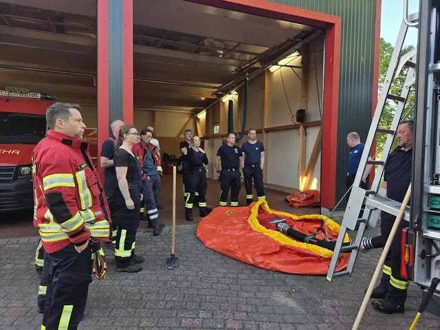 Es ging auch um die Ausstattung der Fahrzeuge. | Foto: FF SG Hanstedt/Wülfken
