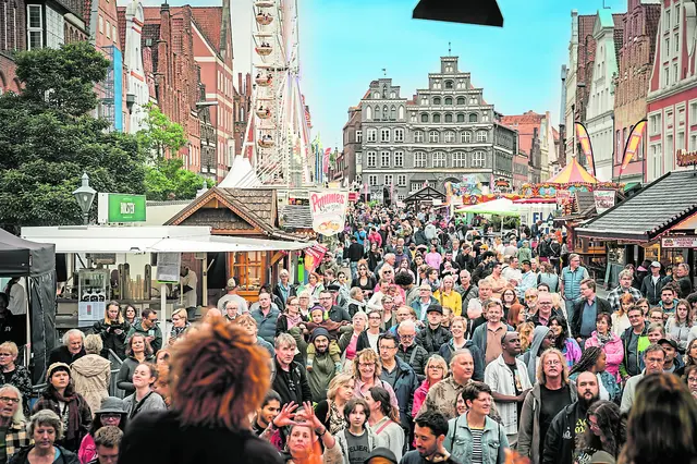 Die beliebte Hansestadt bietet an vier Tagen ein umfangreiches Unterhaltungsprogramm und einen verkaufsoffenen Sonntag  | Foto: Lüneburg Marketing GmbH/Thomas Laukat