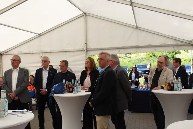 Gäste beim ersten Spatenstich | Foto: sb