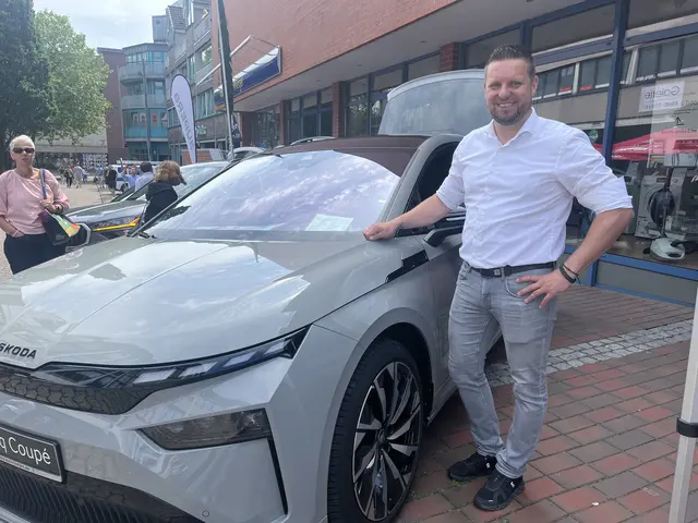 Niko Spittkau, Verkaufsleiter bei Tietjen, zeigte sich in bester Beratungslaune mit seinem Team | Foto: SaPo
