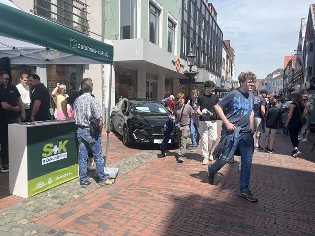 Buxtehudes Autohäuser mit diversen Marken und Modellen waren vertreten | Foto: SaPo