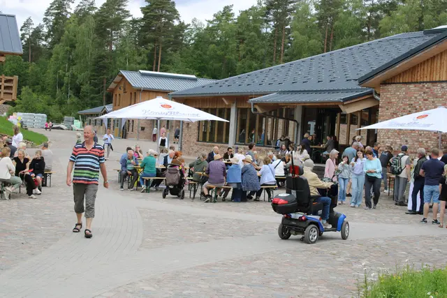 Zahlreiche Besucher säumten am "Tag der offenen Tür" das Gelände des Hofes Uhlenbusch | Foto: ce