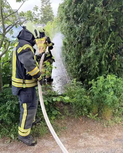 Die Feuerwehr hatte den Kleinbrand schnell im Griff | Foto: Feuerwehr