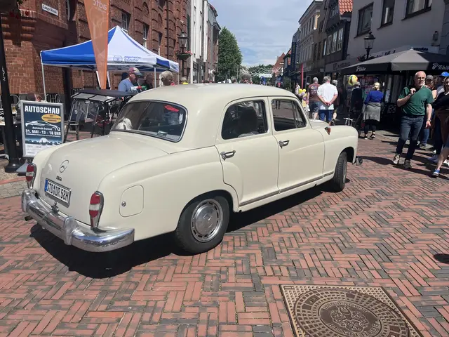 Nostalgie trifft Moderne bei der Autoshow in Buxtehude | Foto: SaPo