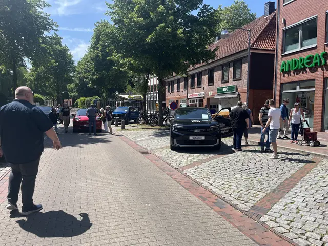 Autoshow in Buxtehude bei strahlendem Sonnenschein | Foto: SaPo