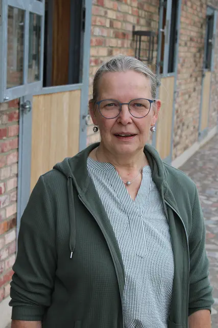 Besucherin Claudia Peper aus Hanstedt war begeistert von der Hofanlage vor ihrer Haustür | Foto: ce