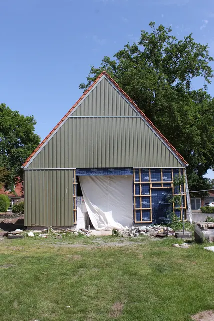 Noch sind die Sanierungsarbeiten an der Grünen Scheune im Gange | Foto: sb