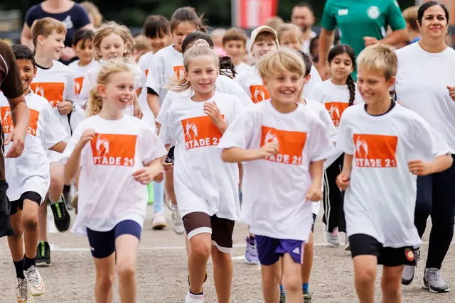Beim "Lauf der Schulen" gehen die Schulteams gemeinsam auf die Strecke | Foto: Picselweb Jörg Struwe