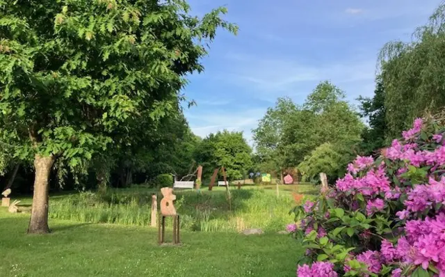 Im weiträumigen Garten der Malschule Susanne Dinter wird zum ersten Mal ein Kunst-Flohmarkt stattfinden | Foto: Susanne Dinter
