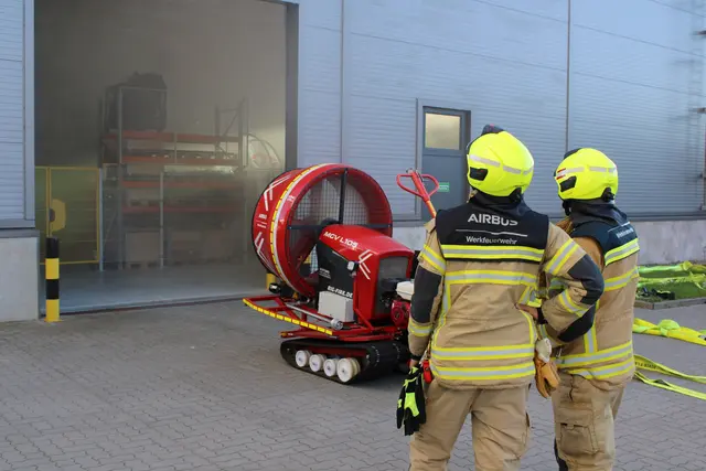Der Mega-Lüfter der Werkfeuerwehr Airbus Finkenwerder | Foto: Stefan Braun/Feuerwehr Stade