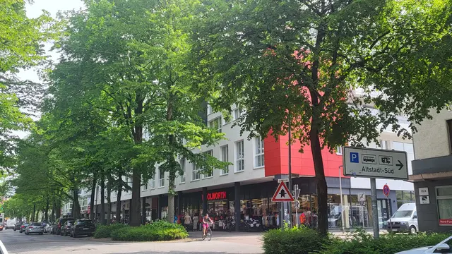 In diesem Haus sind in einer der oberen Wohnungen die Schüsse gefallen