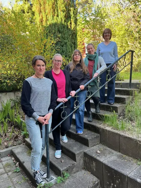 Das Team von Porzellan statt Plastik: Tanja von Dannen (v. li.), Inga Levsen, Daniela Hackbarth, Kristin Lootze und Katharina Rönnpagel | Foto: klimafair leben e.V.