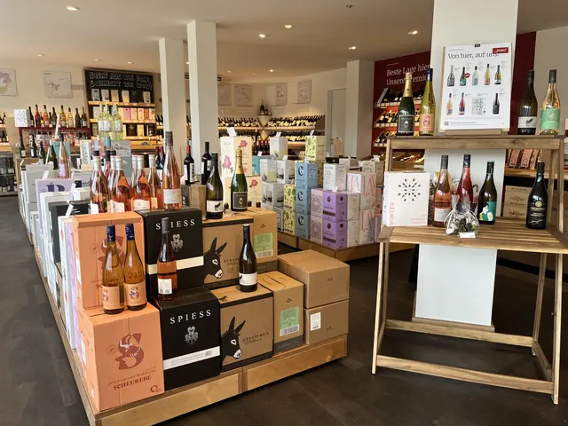 Kunden finden bei Wilko Peters eine große Auswahl internationaler Weine  | Foto: sra