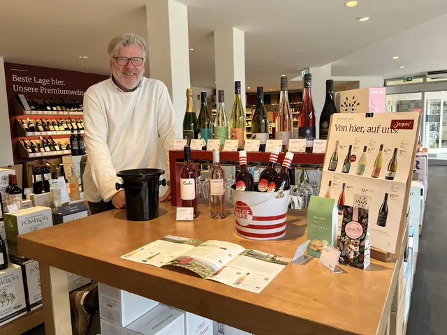 Wilko Peters freut sich auf gute Gespräche mit seinen Kunden und Geschäftsnachbarn in seiner zweiten Filliale von Jacques‘ Wein-Depot | Foto: sra